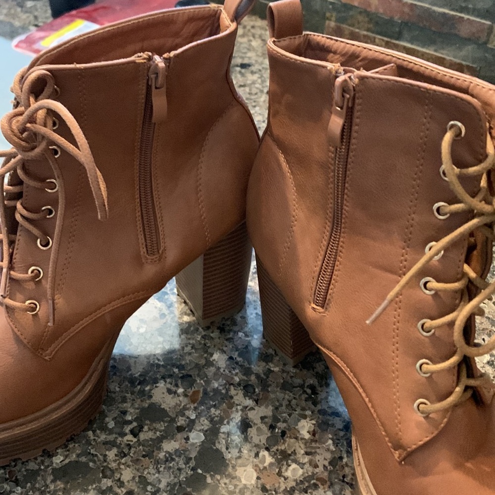 Boots - Picture 5 of 6
